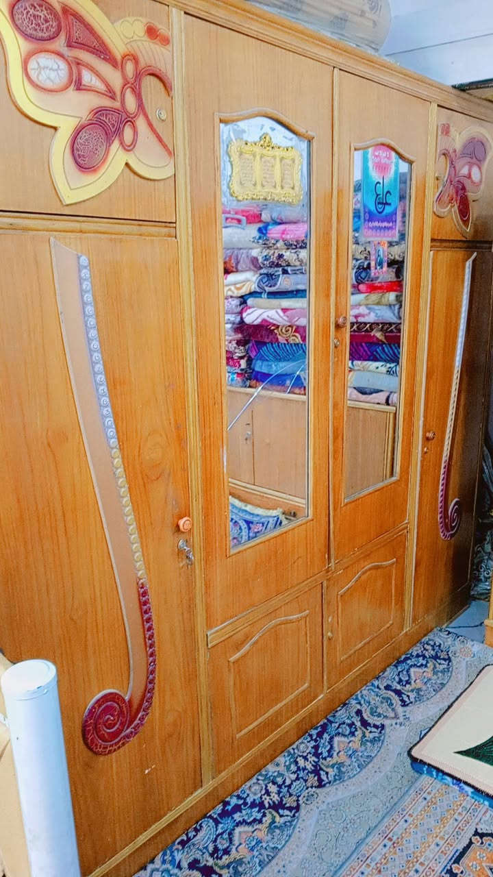 كنتور اربع بيبان نضيف السعر 225 العنوان شارع الصب مقابل قرية الغدير ***********
