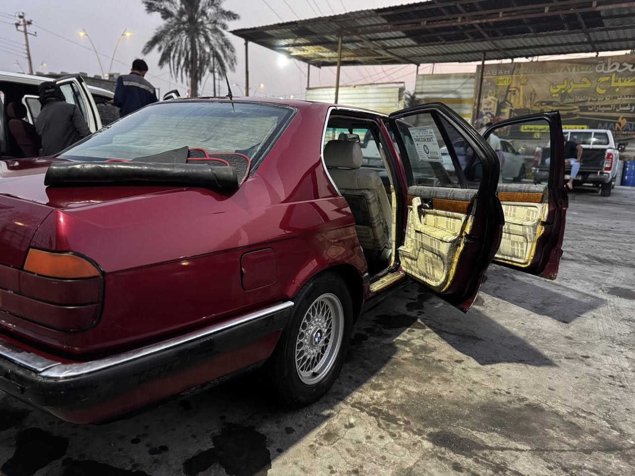 بي ام 735 مكينه 8 اصل
موديل 1992 مكينه وگير شرط
رقم بصره مشروع وطني سنويه لل26
بيها ملاحظات  بسيطه شخط بالباب الايسر جوه
ودعاميات تعبانه 
سعر 47 وبي مجال
***********
