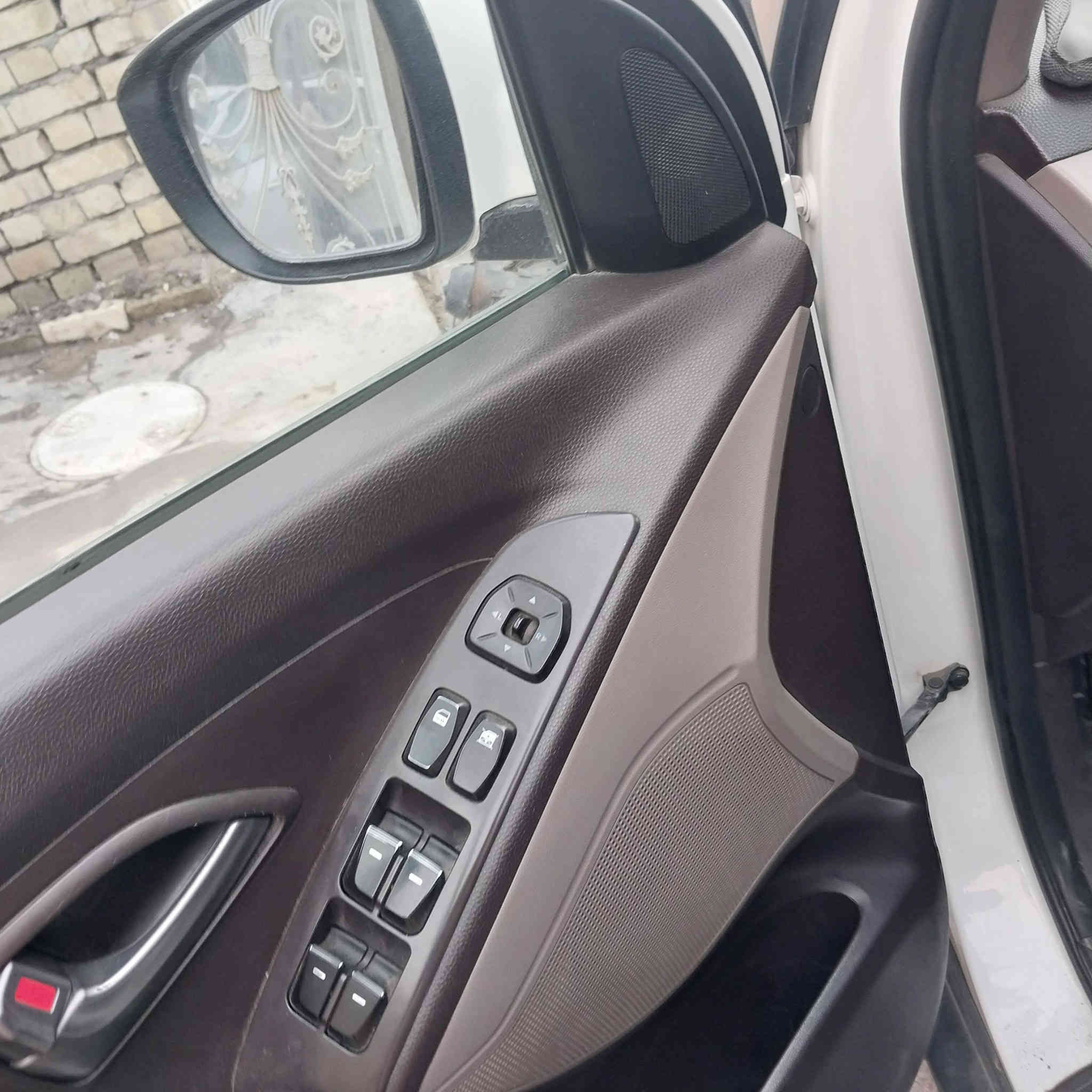 سلام عليكم تحيه طيبه إلى أعضاء الكروب
توسان موديل ١٤ شكل ١٥ خليجي
ببه بنيد مصبوغ  وبيه طخه يم الايت
وبيه طخه خفيفه وره باب الصدر
وشخوط شويه السياره جديده
موصفات  شاشه داخل لونين
كشنات جلد مغلفهن تلبيسه
تبريد قطعتين  اشاير بالمري
لايت عدسه رقمها بغداد دولي
بأسمي سنويه ٢٧ تنتهي هزه جديده
بشهر العاشر مغير رقمها
مكينه ٢٠٠٠ وكير على الشركه
مكاني بغداد زعفرانيه
السعر ١٥٢ وبيه مجال
والسونار مرفق
موبايل ***********
