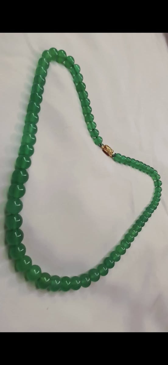 عقد نادر  مع سوار من حجر ( الزمرد ) الاصلي و بدزاين فكتوري منتظم و متسلسل الحبات  ، الوزن الصافي 60 غم ،،
***********    واتساب
