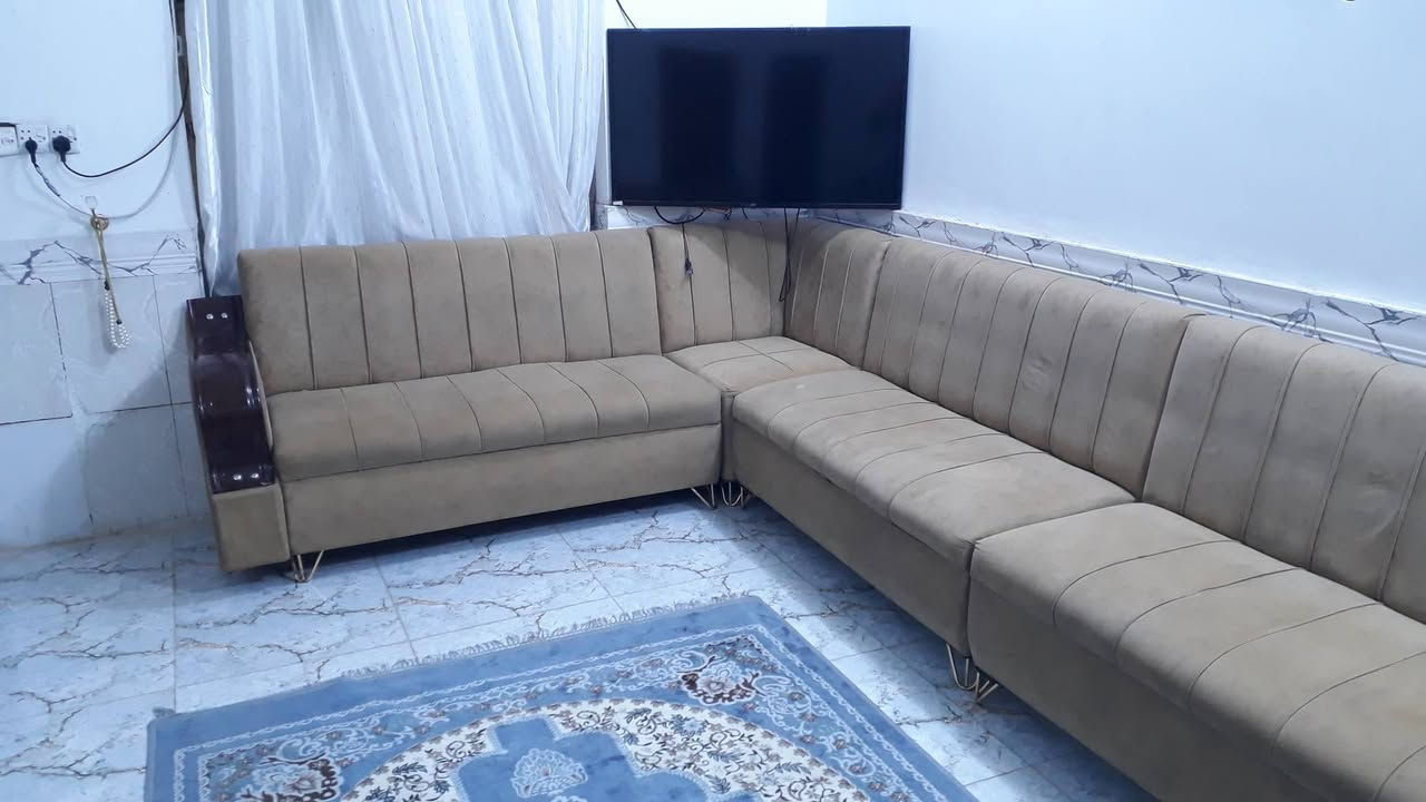 ١٩ مقعد نظيف بدون اي ضرر سعره  ٦٠٠ عنواني نجف حي الشهداء***********
