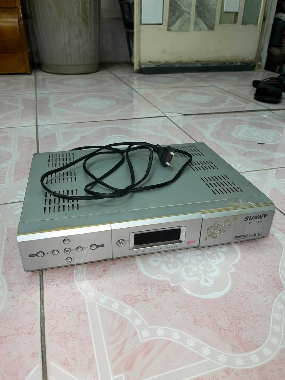 للبيع مستعجل
ستلايت نوعيه SUNNY  شغال بدون عيب 
سعر 20 الف شراي تعال خاص 
او خابر ***********📞
