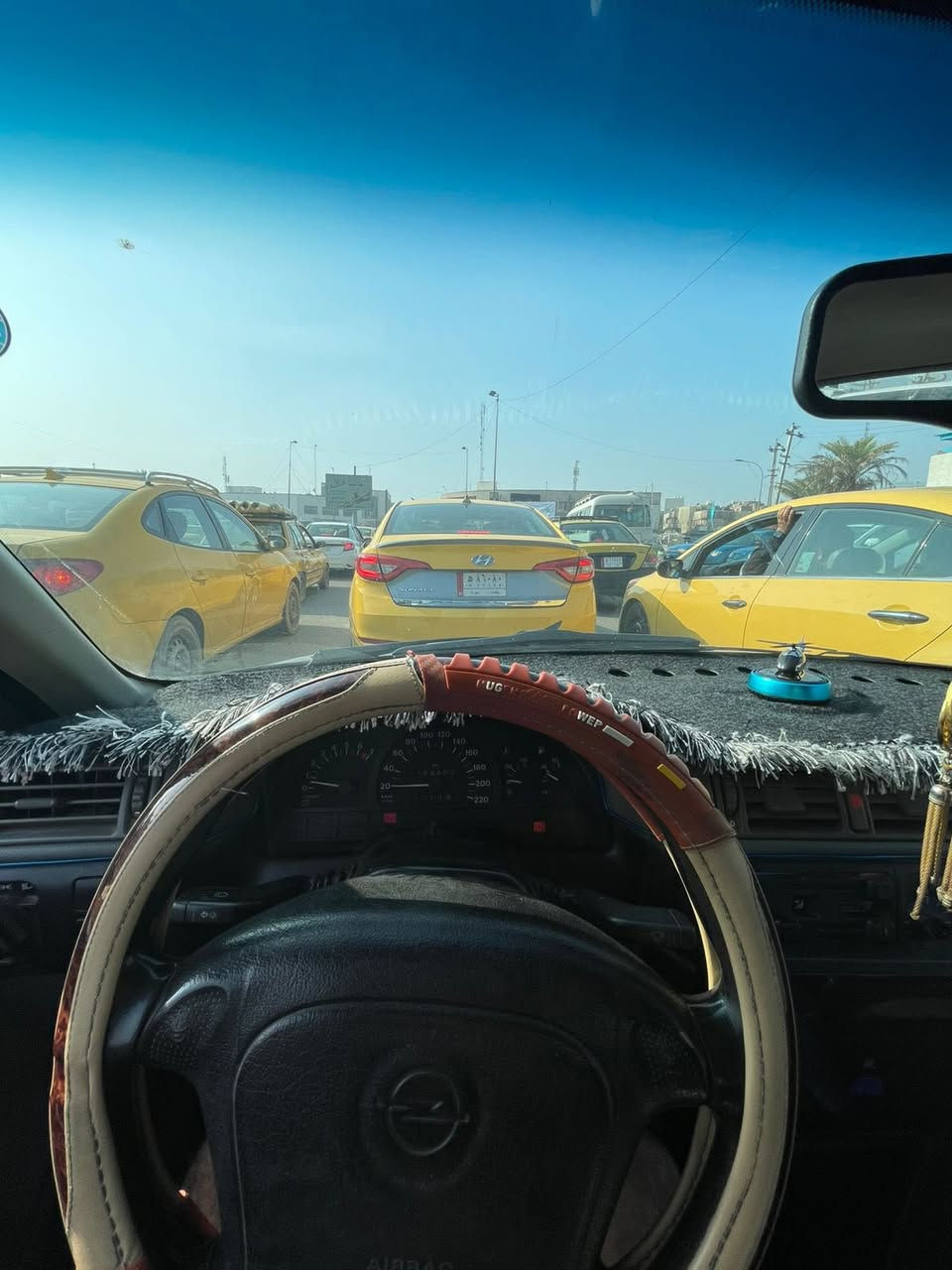السلام عليكم وبل فكترة مكينا 2000 كير عادي الموديل93 سيارة جهازة بدون نغص مكان السيارة بغداد الدورة لاستفسار اتصل ***********مكلف بل نشر
