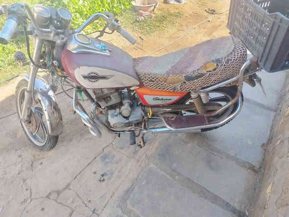 دراجة جونده ٢٠١٠ رقم اسود قريب على الموفقيه سعرهه ٣٠٠ للاستفسار الاتصال على ***********
