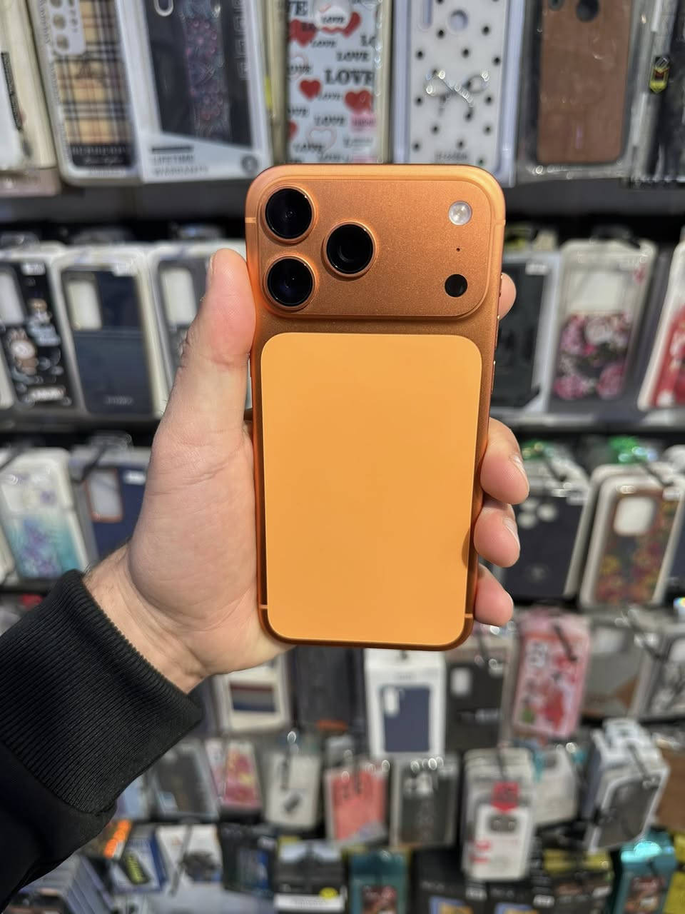 السلام عليكم
Iphone 17 pro max 256GB
نظافة ‎%‎
بطارية 100
مشحون 81 مرة
مستعمل 3 اشهر فقط
مكفول من التصليح ومن أي خلل
باكيت وكيبل أصلي ZA
السعر مليون و850 
لا يوجد توصيل
مكاني بغداد العامرية
***********
