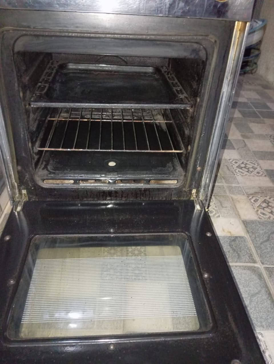 للبيع طباخ اربعه عين نضيف شغال الفرن ايضن شغال السعر75 وبي مجال
للتواصل الاتصال على هذا الرقم ***********
