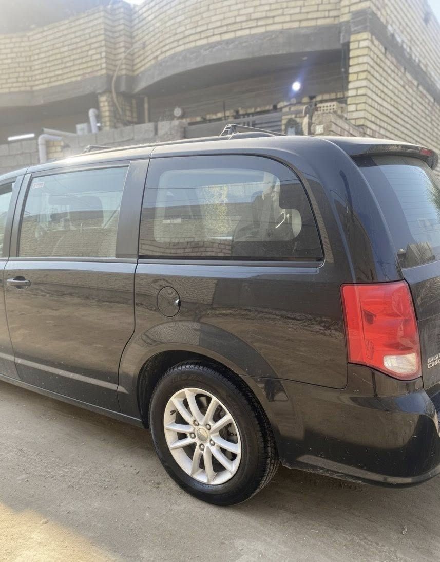 سلام عليكم 
دوج كرفان ٢٠١٩ رقم بغداد الدولي السيارة خليجية
بالعراق تبديل باب الصدر وباب السلايت الايمن تبديل فقطط 
وكشنات VIP سياحي منفصل ثلاث قطع تبريد
محرك V6 3600
شاشة بلادية
ونضام ايكو 
ومانع انزلاق
وتشغيل عن بعد
مكاني بغداد الحرية
السعر180 وبيها مجال 
رقم الهاتف: ***********
واتساب:***********
