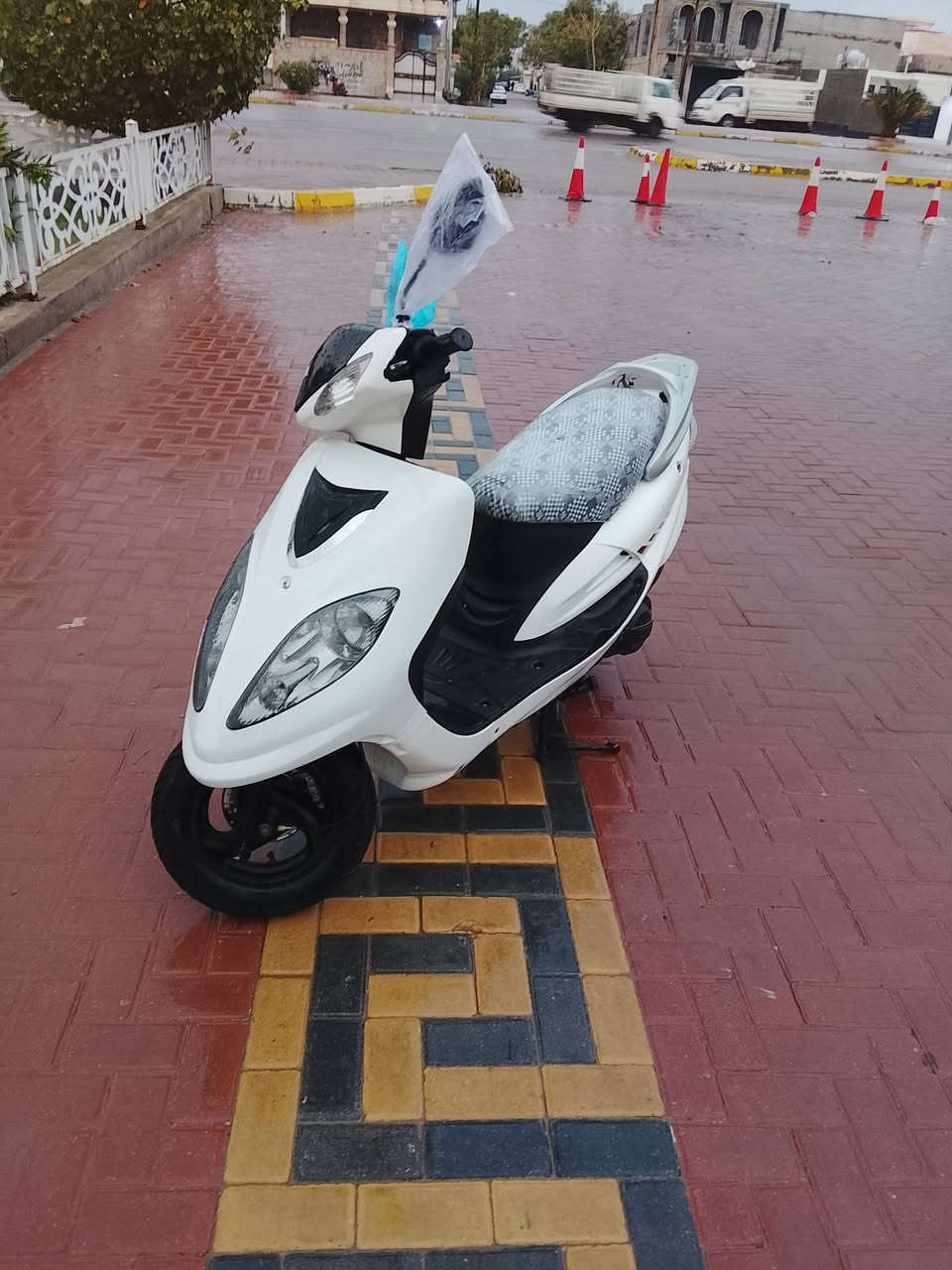 يا اللّه 
للبيع دراجة سايم ابو عيون موديل 2019 مكمركه محرك نظيف فول نعومة كهربائيات كلها شغاله سلف هندر كله شغال دراجه جاهزه ما بيها اي نقص السعر 600 وبيها مجال بسيط،العنوان الرمادي التواصل على الرقم ***********
