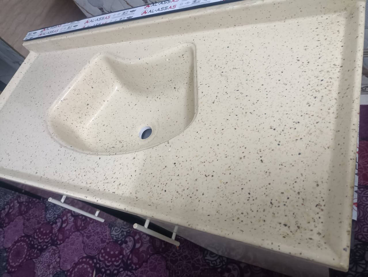 كاونتر تزكام ٣قطع تزكام اخو الجديد الكاونتر حطاطة والسطح مرمر
مكاني بغداد منطقه الرشاد
***********
