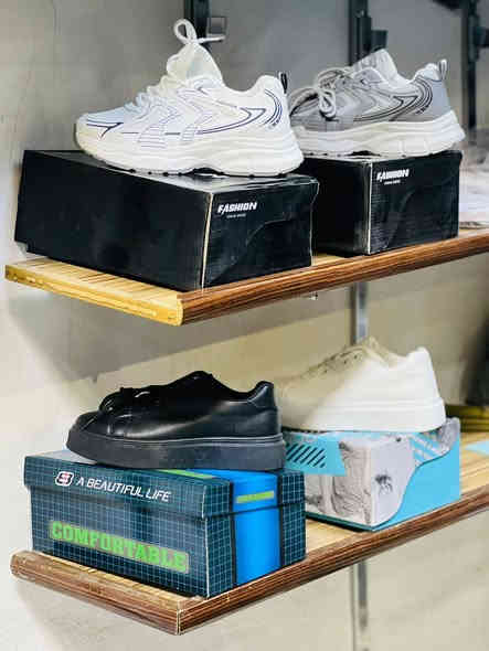 وصول بضاعة جديدة مدني احذية من احدث المركات احذية مشكل كار وطيب بعدهن زيروو العنوان المحل التجاري جنوب الموصل قرية السفينة مجمع المحلات ***********
كمية تكفي قاطعنة وقاطع السبعاويين
