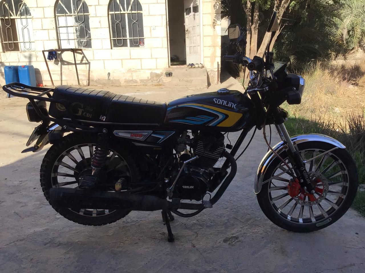 السلام عليكم سونلنك موديل 2025 التفاصيل بالفيديو تجي تاخذهة من البيت اكفلك سرقات تريد تتكاتب وياية تدلل المكان البياع للاتصال *********** السعر 650 بيهة مجال الدراجة شوف الفيديوات زين وتدلل
