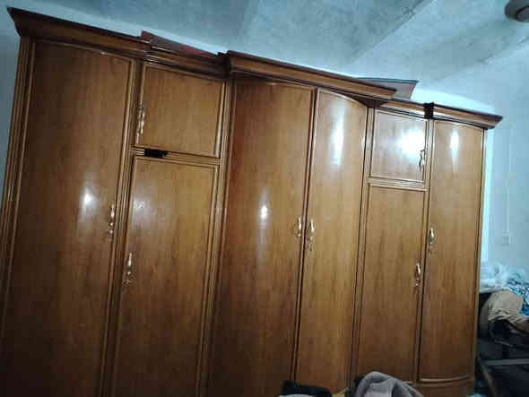 سلام عليكم غرفه نوم للبيع نضيفه كما موضح بصور المكان ديالى منصورية الشط ورة سيطرة الغالبية السعر 700 وبيه مجال بصيط  ولل استفسار التصال برقم ***********
