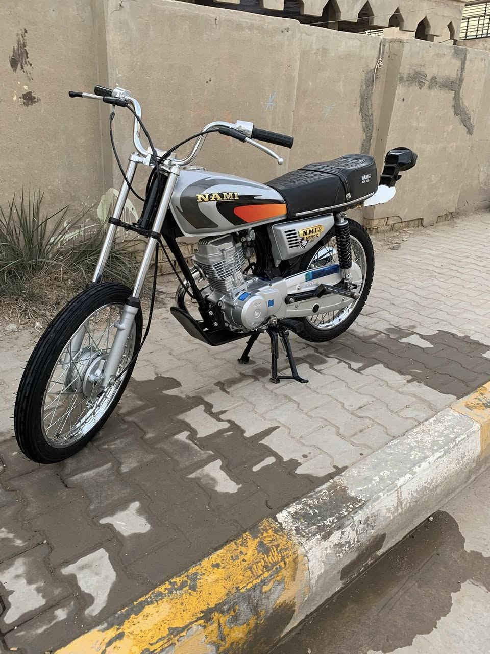 سلام عليكم دراجه للبيع 21 اصلي دراجه كلها بلاديه ماعدا دبلات خلفيه كفاله ماعدا تفيلس 7اوراق وكيل نوار دراجه خير من الله شاصي مكينه مطابقات دراجه مال مدرس وعدكم لحساب ماتعرف قيمتها لاتراسل خاص متواجد تصال متواجد رقم ***********
