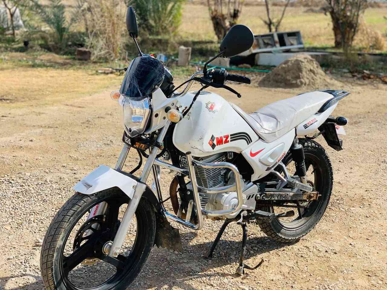 السلام عليكم دراجه MZ موديل 2017 محرك 200 مكفول تشغيل عن بعد بصمتين كهربايات كله شغاله مابي أوراق السعر 700 او بي مجال قليل اتصل وتدلل ***********
