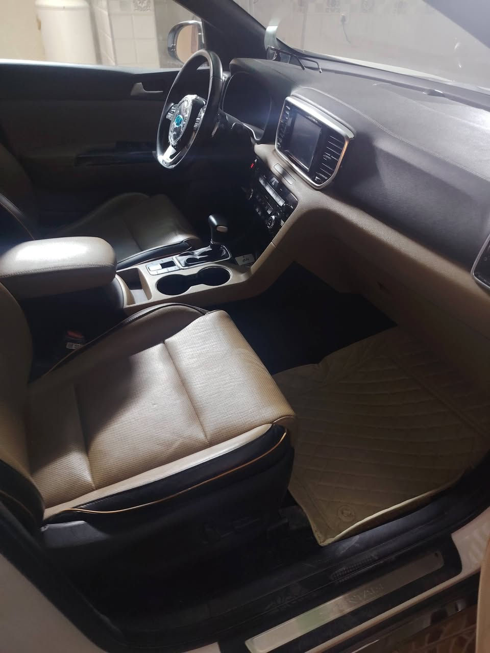 السلام عليكم
كيا سبورتج خليجي(جيتي لاين)  
 موديل 2019
ماشية 55 الف
 فول 1/1 اعلى فئة بالموصفات معوفة لجيتي 
موصفاتها : 
مكينة 2000 دوش
بصمةتشغيل
بصمة عدد 2
وبصمة ابواب 
بانوراما
ترحيب عند الاقتراب
شاحن واير لس
مري شفط 
جنطه كهرباء 
لد نهاري  + بك لايت LED 
لايت ضباب
ويل كب 19
كشنات جلد + كهرباء السائق والصدر
مود درايف DRIVEMODE 3انضمه
ستيرن رياضي  
تحكم ستيرن فول مع تحكم بلوتوث
قطعتين تبريد امامي خلفي 
سايد بريك بصمة 
لايت اوتو
اريل نفكيشن
حساس امامي
حساس خلفي
نضام منحدرات
5 ويل مال جيتي
شفتات ستيرن
شاشة اعطال
مكفوله 
رقم بغداد باسمي تحويل مباشرة 
220 ورقه 
اي استفسار 
*********** واتساب 
مكان بغداد قرب مجمع البدور
