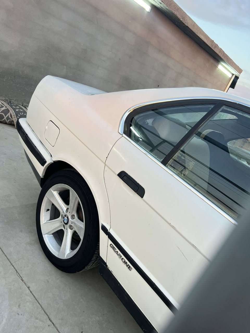 السلام عليكم 
للبيع BMW  اصل 520 
مبدله محرك 25 صقر 2003 دبل فانوس ضفيره وعقل كامل جدد.  كهربائيات كلها شغاله 
 كير عادي. سياره بدون اي حادث وبدون اي صبغ  رقم فحص بغداد  ب اسم خالي
ويل هامان 17 المرغوب  
السعر 28 وبيها مجال قليل 
للاستفسار ‭0782 351 4235‬
