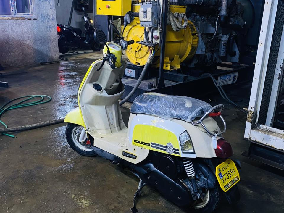 سلام عليكم بوليس داخل كريمي دراجه حلوه وناعمه ماينسمع صوتها شعله معدل عداد سرعه وبانزين شغال الدراجه كلها شغاله بيها نقوصات بسيطه مكينه ما مفتوح بيها برغي كلها بلاديه السعر 550وبيها مجال مكاني بغداد الكاظميه هاذه رقمي بي واتساب ***********
