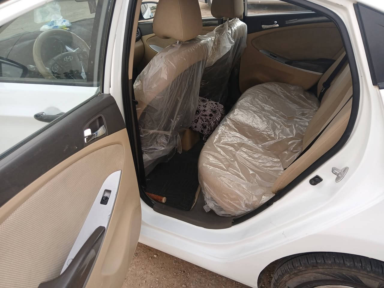 اكسنت ٢٠١٣ خليجي
محرك ١٦٠٠
السياره بيهه صبغ باب السايق وهلال خلفي
بسمي السياره  
السعر٨٧ بيهه مجال قليل مكان السياره بابل
***********
