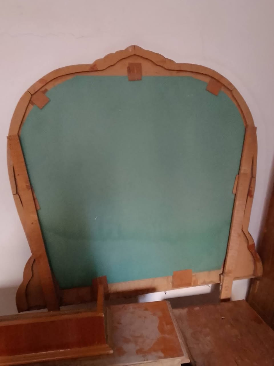 سلام عليكم غرفه نوم ام الخمسه بيبان بدون ملحق  صاج عراقي مفصخه نضيفه من الصدعه  والضربه الاعنوان حي اور  لاتصال ***********
