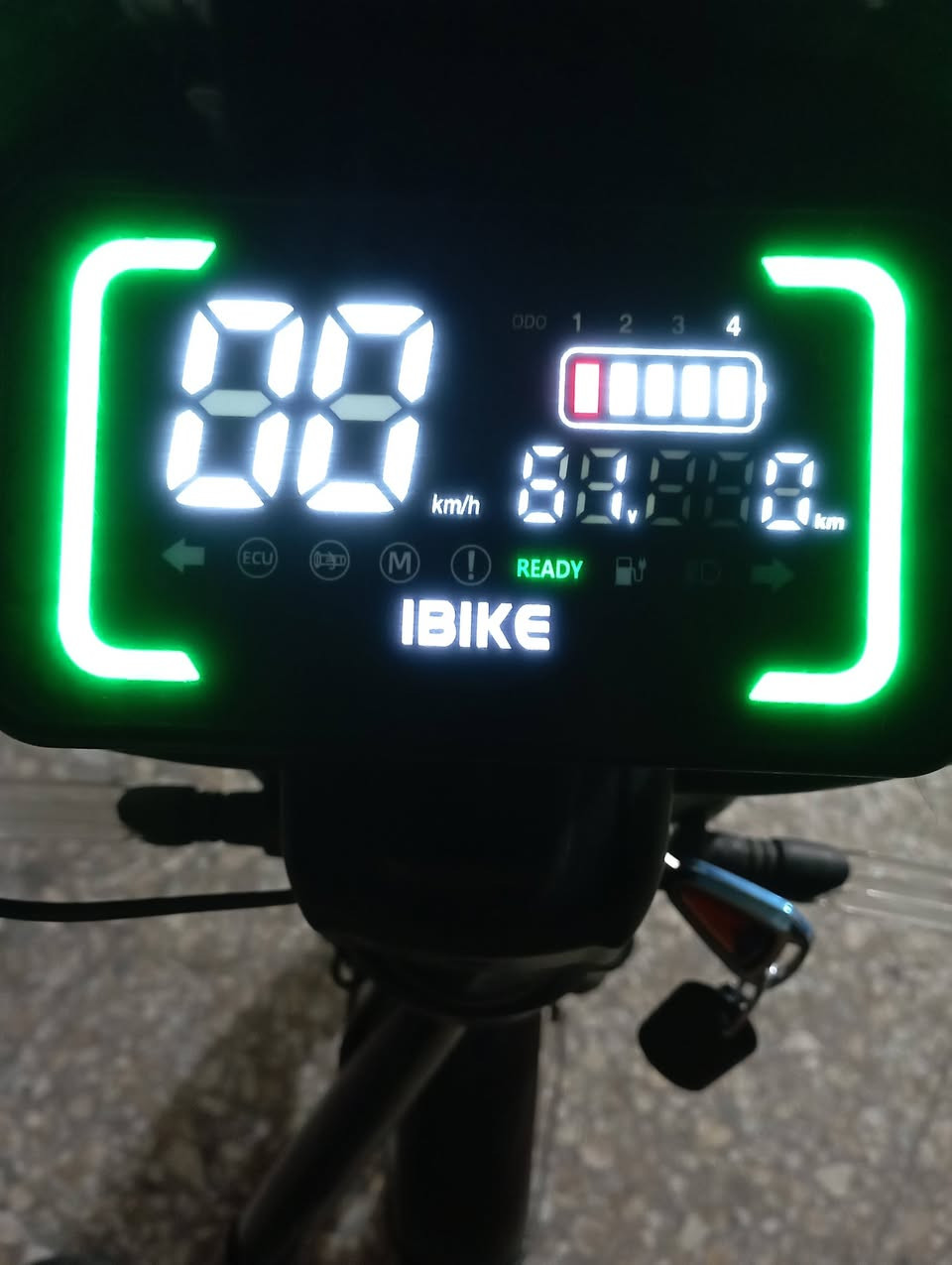 السلام عليكم دراجة شحن تمشي 40 كيلو ب الشحنه الوحدة الشاشة ذكية دبل ملف التشغيل بصمة + سويج السعر 300 الف بيع مستعجل العنوان بغداد البلديات للاستفسار ***********
