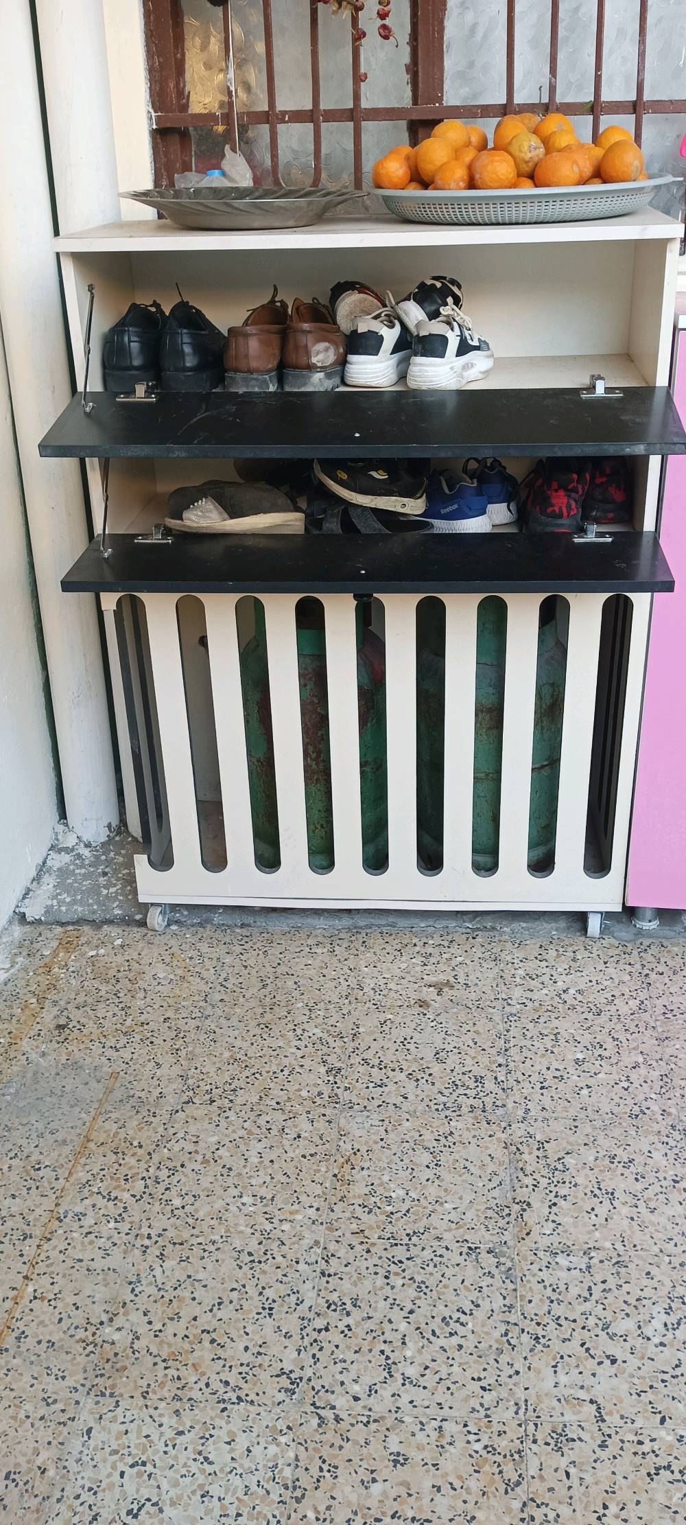 موصل أيسر حي صدام 

كزامه وردي 75الف
كزامه أسود 50الف
اتنين سوء 100الف