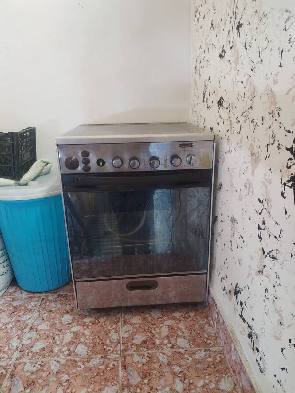 السلام عليكم غراض للبيع
ثلاجه سعر 150 وبيه مجال

 حجم كبير مَوصله مصلح ابد تثليج فول

طباخ اربع عيون وفرن كله شغال ستيل 120 وبيه مجال

غساله غسل تنشيف فول نظيفه سعر 65 مكاني واحد حزيران رقم***********
