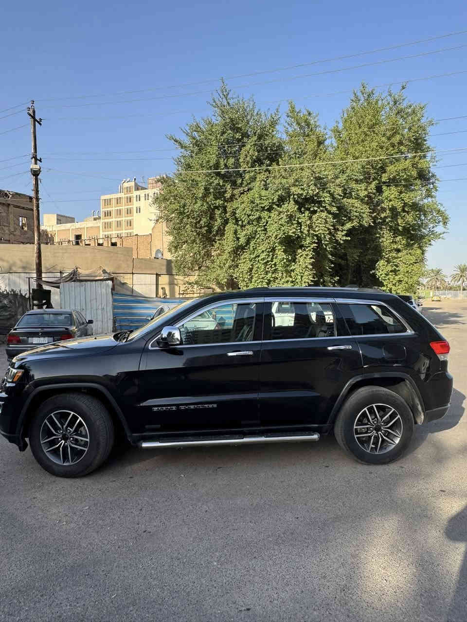 جيب كراند شيروكي لمتدد 2019 
لون اسود 

المواصفات : 

كشنات كهرباء خزن
ستيرن تدفئة
كشنات جلد اسود تدفئه تبريد 
بانورما 
 رادار نقطه عمياء 
حساس خلفي + بريك طوارئ 
شاشة كبيرة 
6 انظمة قيادة 
لد امامي حاجب ( مو الهالجوين ) 

السيارة مكفولة من الشواصي واللغود 

كير مكينة صدر كلة كفالة 

حادثها باميركا قطعتين (جاملغ جهه سائق + الباب ) ومبدل نفس اللون 

وبالنقل صار بيها ضربه بالصندوق وهم تبدل لون

السعر ٢٤٠ ورقة وبي مجال

للتواصل 
***********
