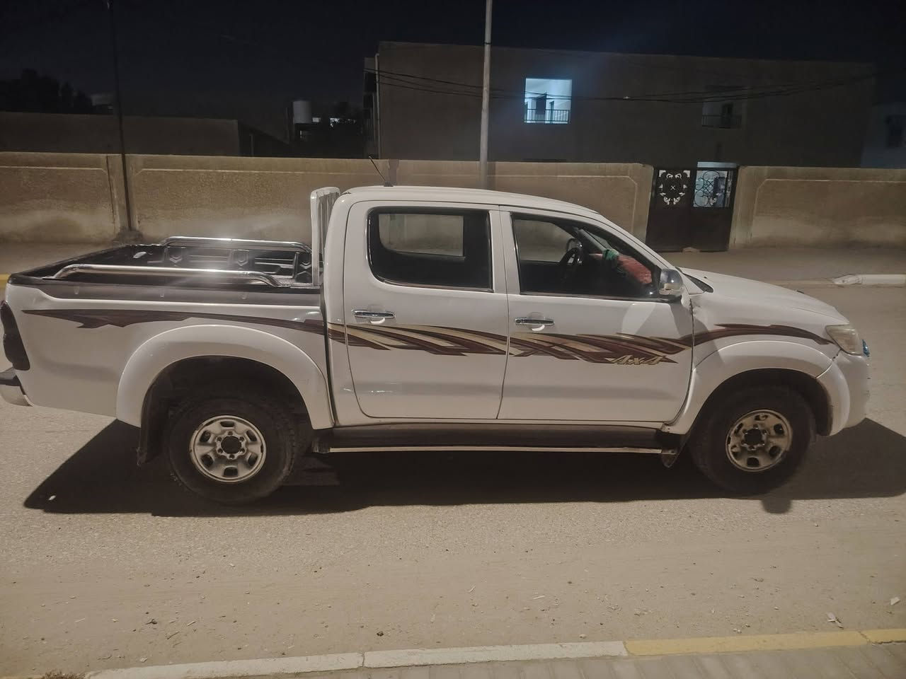 سلام عليكم فورويل كاز ٢٠١٥ جاهز تخم تاير حداديه رقم أنكليزي هزه جديده بسمي اني مكلف بل نشر هاذه رقم صاحبه ***********
