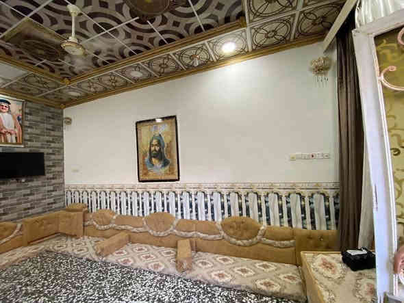 دار سكن حي الأمين أولى 
المساحة 125م + فضله
📍حي الأمين أولى  
📍قرب مدرسة هاجر
بناء حديث وخارطه حديثه گونكريت
يحتوي البيت طابق الأول يحتوي على ٤ غرف نوم
 استقبال +صاله كبيره 
غرف نوم  🛌 + مطبخ🧑‍🍳+ مجمع صحيات داخلية وخارجية🛀
الطابق الثاني
غرف نوم عدد ٣
صالة
مجمع صحيات
السعر ١٤٤
***********
