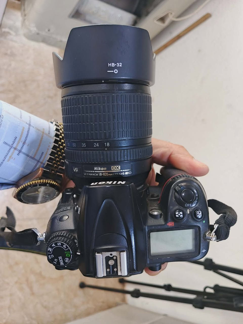 نيكون D7000 نضيفه مثل ما موضح بل صور كامله من كلشي كلش حلوه صورتهه السعر 450 وبيه مجال قليل ***********
