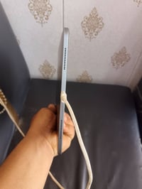 ايباد جيل الثاني الجهاز نضيف نوعآ ما بطارية ٨٨ ذاكرة ١٢٨ نضافتة ٩٠ مكا...