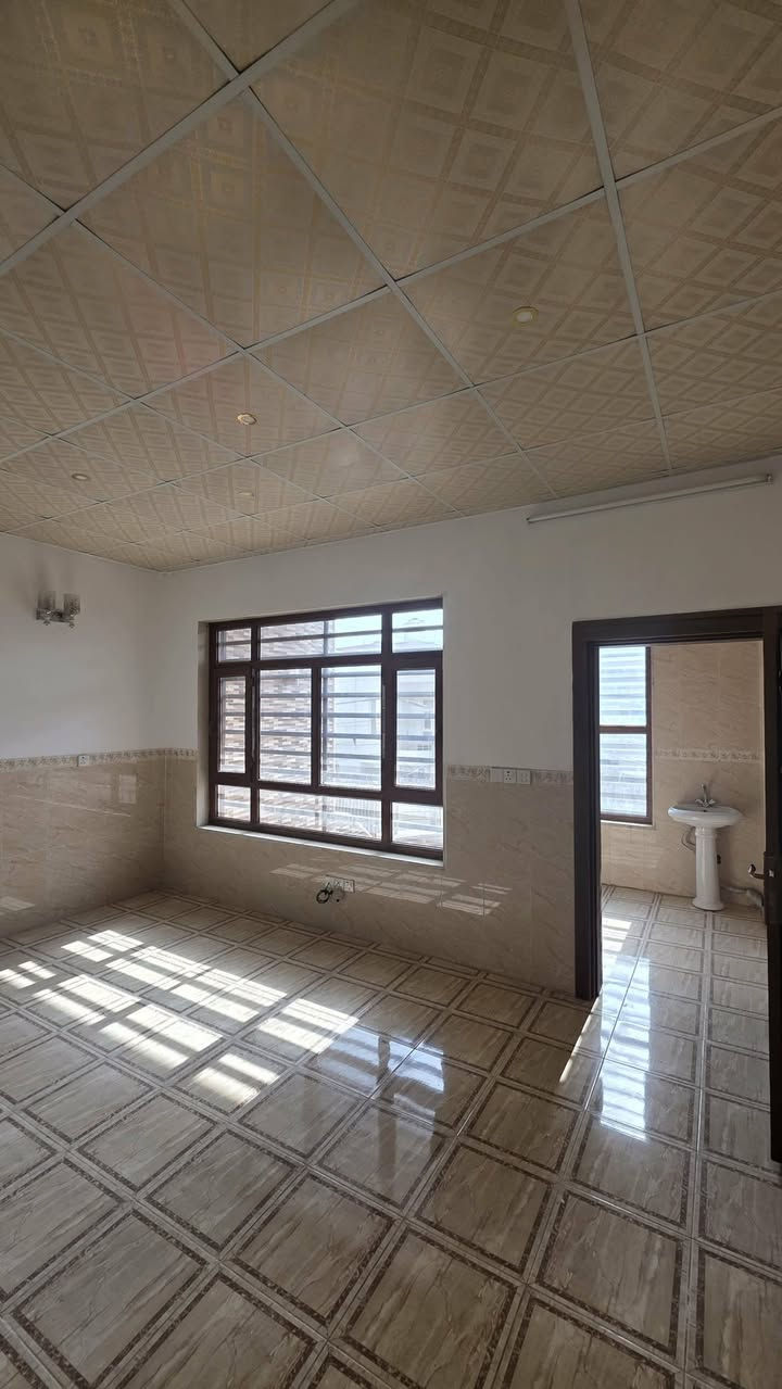 خانوو بۆ فرۆشتن
📍 هەولێر – هەفلان
📐 رووبەر: 100 مەتر
📄 تاپۆ: تاپۆی تەواو (دائمی) بە ناوی خۆم
🏠 دروستکراوی پێش 10 ساڵ
✨ هیچ کەسێک تێدا نیشتەجێ نەبووە (خانووەکە زۆر پاک و وەک نوێیە)
🧱 بەنیاد و بیناسازی باش
🛣️ شوێنی ئارام و باش بۆ نیشتەجێبوون

📞 ژمارەی پەیوەندی: (***********) 

بيت 🏠 للبيع 
اربيل منطقة هفلان 
100 متر طابو صرف دائمي
البيت بناء قبل عشر سنوات صفر غير مسكون 
يتكون من : 
الطابق الأول 
حوش + مرافق
مطبخ 
هول 
غرفة نوم 
منور 
حمام + مرافق 
سنك
الطابق الثاني 
غرفة استقبال + مغسلة 
غرفة نوم + حمام + مرافق نظام سويد 
البيت جاهز من كل النواحي
تانكي مي عدد ٣ حديد 
 دكتات مبردة مركزية 
تانكي نفط 
السطح ايزوكام بالكامل ارض وجدران 
الشبابيك كلها حديد مسلح 
لمعرفة باقي التفاصيل والسعر الاتصال على الرقم التالي: 
***********
