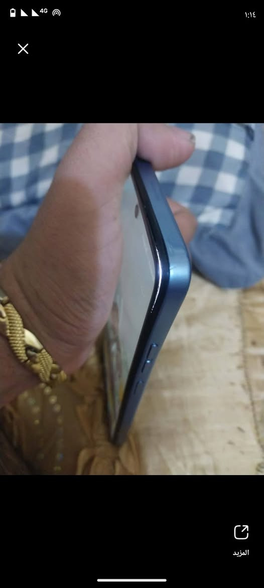 السلام عليكم شباب للبيع جهاز موتريلا ذاكره 64 جهاز نظيف حيل اخو الجديد استعمال شهر جهاز بي فقط هذه الفتحه اللي بالشاشه مقفول من التصليح والتبديل جهاز سلس باستخدام وصوت جدا عالي بصمه اصبع وبصمه وجه السعر 90 وبمجال قليل العنوان بغداد شارع الكفاح للاستفسار الاتصال ***********
