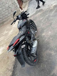 للبيع دراجة بولسر نيون 150 دراجة خير من الله نقصها جاملغ الامامي ودواس...