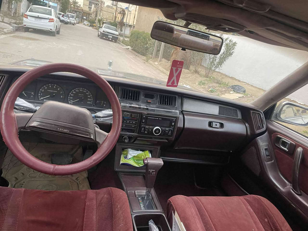 السلام عليكم هارتوب للبيع موديل ٨٩ يسره بلاد مكينه ٢٨٠٠ مكينه كير مكفولات رقم بغداد الدولي باسمي مكفوله من الضربه والصبغ بيه اماكن جراد قليله تبريد شغال داخله جدا نضيف ماشيه ٣٧٨٠٠٠ بسرعه ١٢٠ دك جرس سياره نضيفه جدا وجاهزه  سلايت روف سنتر لوك سياره كله على بلاد وكل شي شغال بيه مبيه اي نقص مكان سياره بغداد السعر ٧٠ بيه مجال بصيط الاتصال ***********
