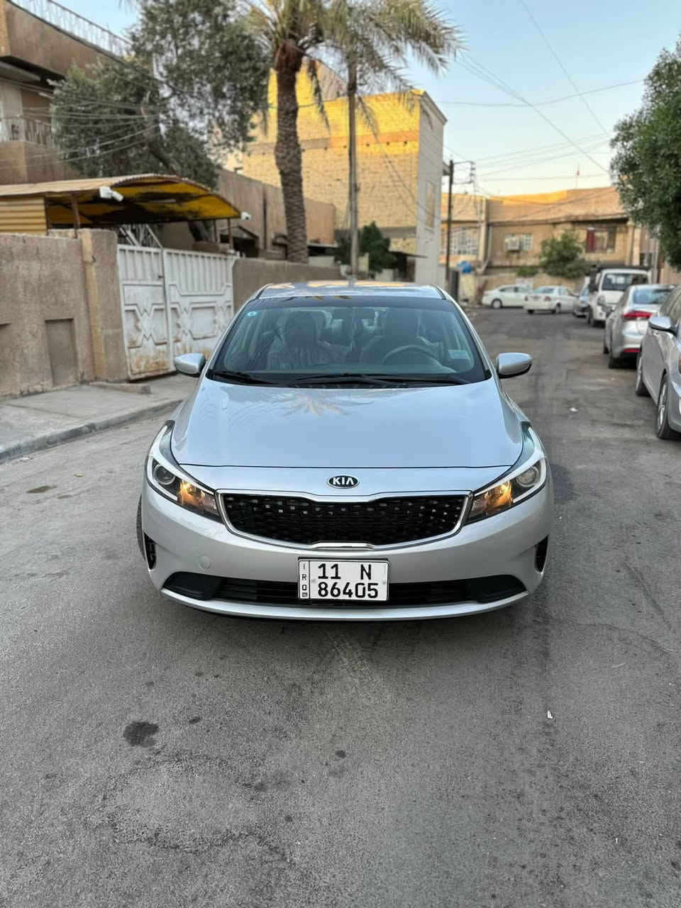 كيا فورتي 2018 ماشية 55,000 حادثهة جاملغ خلفي ايمن بأمريكا وبيهة طخة جاملغ خلفي ايسر بالعراق يعني صبغ قطعتين فقط السيارة جديدة جداً وما متعوبة وبرغي مابيهة نقص سعرهة 128 مكانهة بغداد حي الاعلام ***********
