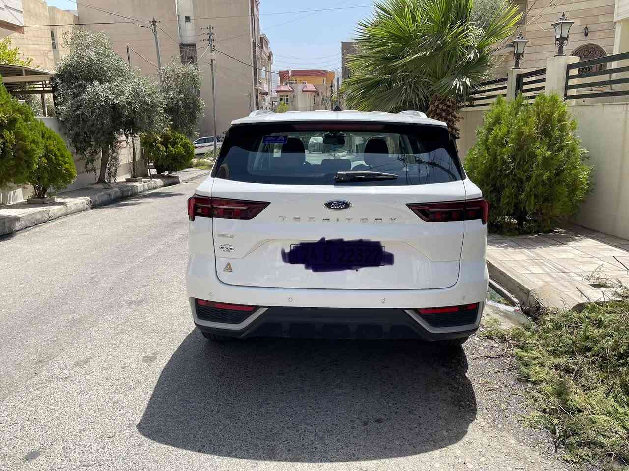 فورد تيريتوري 2025 تأتي بمحرك ايكوبوست 1.8 لتر 4 سلندر بقوة 190 حصان و320 نيوتن متر من عزم الدوران. تأتي بناقل حركة أوتوماتيكي بـ 7 سرعات ونظام دفع أمامي. تشمل الميزات القياسية إضاءة LED أمامية وخلفية، وكاميرا خلفية، وشاشة لمس، ومثبت سرعة.  ونظام كشف النقطة العمياء.
مواصفات فورد تيريتوري 2025:
المحرك: ايكوبوست 1.8 لتر 4 سلندر تيربو.
القوة: 190 حصان.
عزم الدوران: 320 نيوتن متر.
ناقل الحركة: أوتوماتيكي 7 سرعات.
الدفع: أمامي.
الإضاءة: LED أمامية وخلفية.
الكاميرا: خلفية.
الشاشة: لمس.
مثبت السرعة: نعم.
نظام كشف النقطة العمياء: نعم .
نظام الدخول الذكي: نعم 
المقاعد: جلد 
نظام المعلومات والترفيه: شاشة لمس 12.3 بوصة، دعم آبل كار بلاي وأندرويد أوتو.
نظام المساعدة في الركن: حساسات خلفية وكاميرا خلفية.
ميزات الأمان: فرامل مانعة للانغلاق، نظام التحكم في الثبات، مساعد صعود المرتفعات، نظام تثبيت السرعة، نظام مراقبة المنطقة العمياء.
ميزات السلامة الاختيارية: مثبت سرعة متكيف، نظام تحذير الاصطدام الأمامي مع مكابح طوارئ تلقائية، نظام تحذير الخروج من المسار، مساعد البقاء في المسار.
سياره جديده رقم دهوك اجنبي الجديد ماشيه ٢٦٠٠ كم 
للتواصل عن السعر الاتصال بالرقم *********** متوفر واتس وفايبر دهوك, العراق
