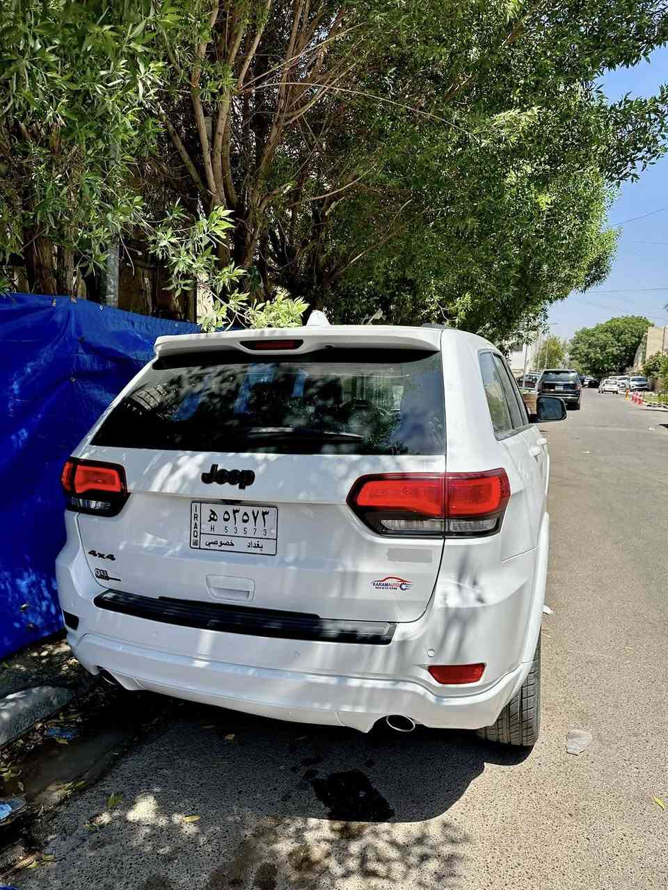 سلام عليكم للبيع جيب لاريدو فول مواصفات 
موديل 2015 وارد امريكي حادث بنيد فقط وهنا بيها طخات بسيطة  السونار مرفق ويه الصور سيارة جاهزة بدون نقص 
مسويلها ادامة قبل يومين تايرات جديدة بلكات نوزلات مجاول دهن سياره مستعجل على بيعتها عارضها ب 165 وبيها مجال الشراي هلا بي مكانها بغداد القادسية خلف مستشفى اليرموك
***********
