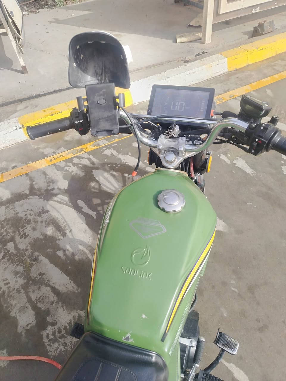 ***********
900
2025
