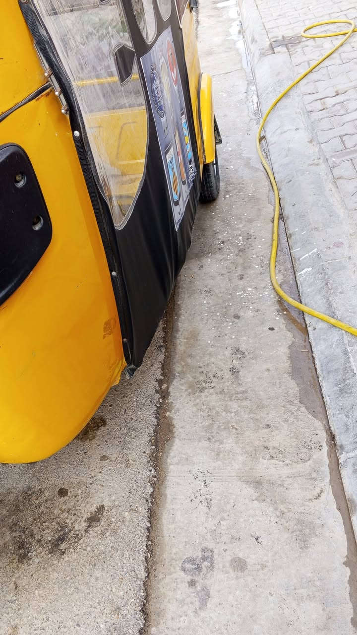 سلام عليكم تكتك للبيع موديل 19شهر 12 سنويه مكاني كوت حي لجهاد سعر خاص تكتك بيه ضربه بالغد وبتكمه رقمي***********
