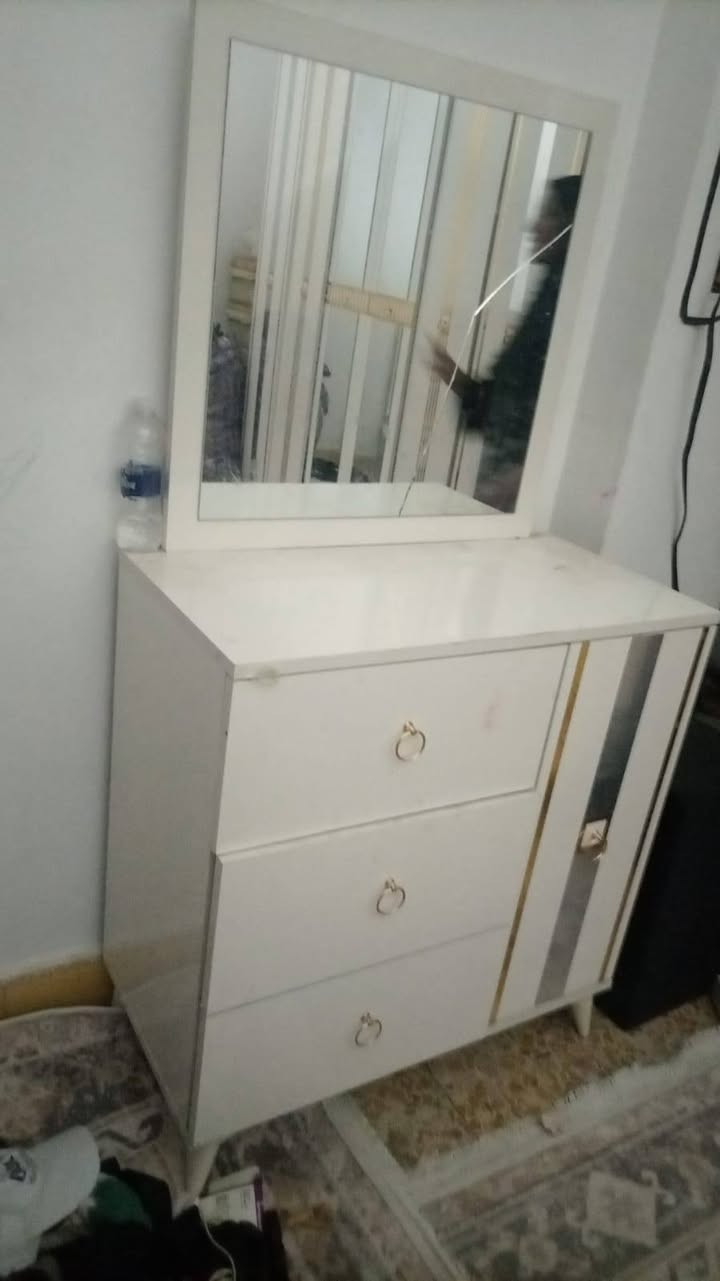 غرفه تركيه 5 قطع بيبان سعر 380 الف ويه نقل ونصب شراي خلي يخابرني
***********
