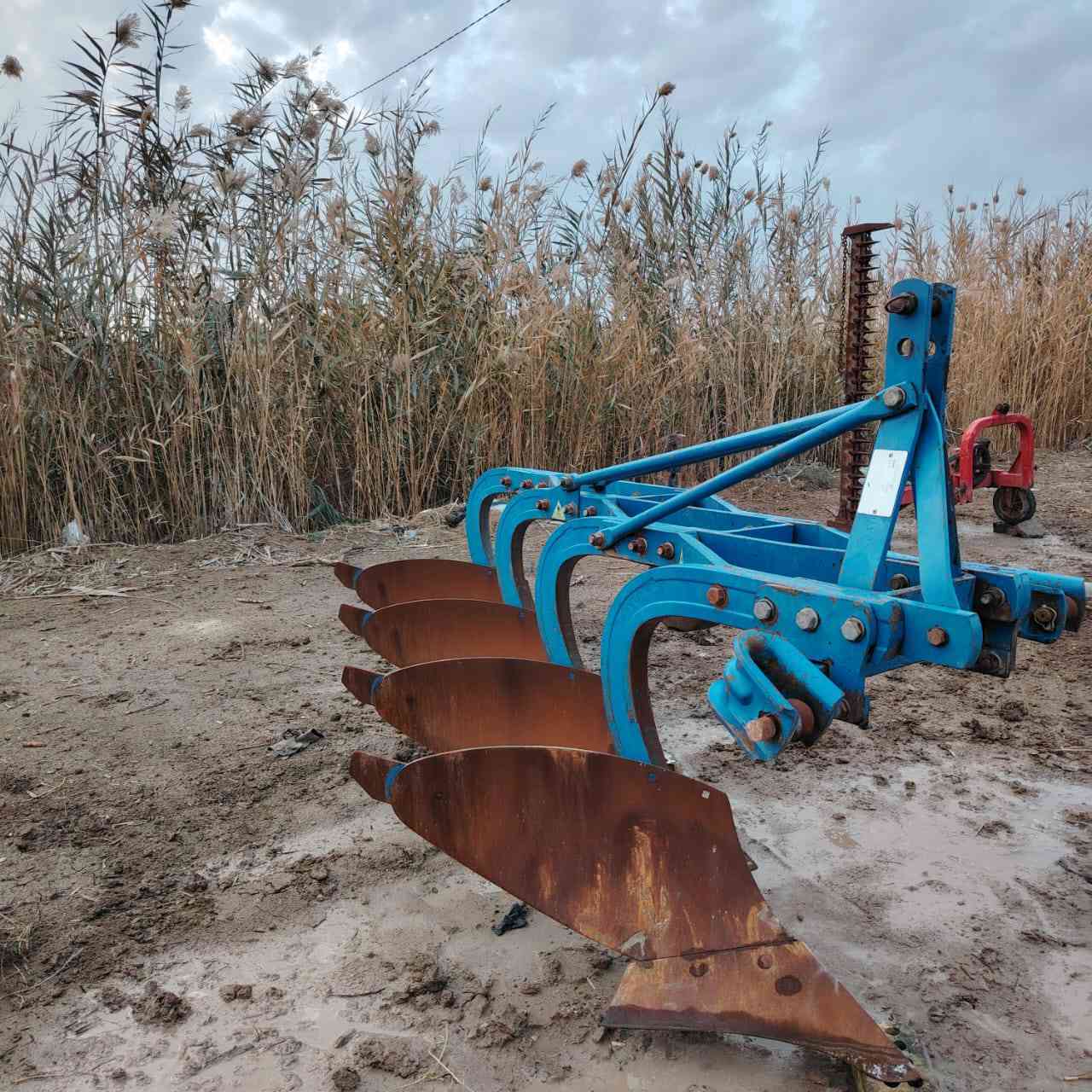 السلام عليكم فدان حجم 14 مكفول ***********
