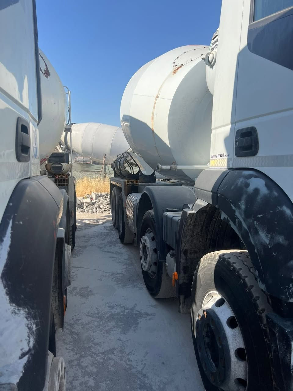 Iveco
بيع ميكسرات افيكو
عدد٣ 
موديل ٢٠١٦ 
توماتيك
بدون سبوغ
١٠ متر جدر
***********
***********

