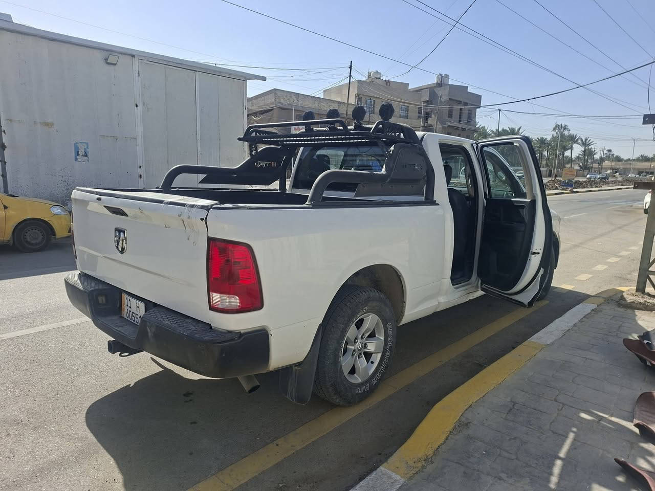 للبيع رام كلاسك ٢٠١٦ 
قطع صبغ +تعديل خشم الشاصي 
٦ سلندر تو ويل 
ب135$
***********
