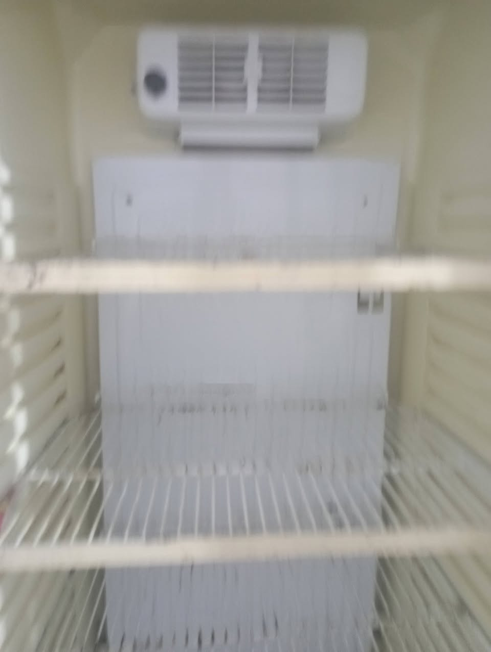 ثلاجه السعر ٢٤٠ وبيها مجال   ***********
