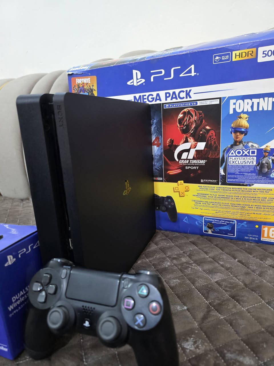 بلي فور سلم مهكر مامفتوح لوك ستيكر حيل حيل نظيف بعده جديد مع كارتون  يحتوي على 9العاب قويه ومكتبة العاب اي لعبه تنزله مجانا ويحتوي على 2جوستك واحد بلادي واحد جديد مامستخدم وغراضه كله بلادي شرط الفحص والضمان  السعر 270 وبي مجال للطيبين توصيل جميع المحافظات متوفر ***********
