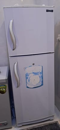 ثلاجة • للبيع