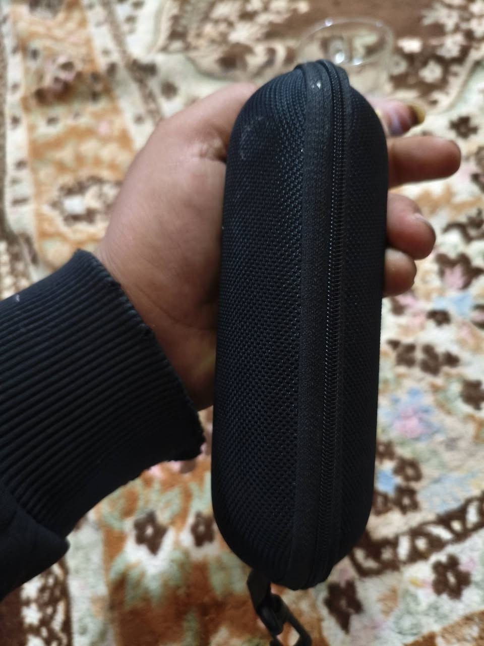 للبيع نضارات كامره سريه امريكيه الصنع
... فيديو وصور عالية الدقة: التقط مقاطع فيديو عالية الجودة وواضحة بدقة Full HD 1080P وصورًا عالية الدقة باستخدام 
الكاميرا المدمجة.1 تصميم متميز:// 
تم دمج الكاميرا بشكل خفي في إطار النظارات، مما يجعلها غير واضحة ومثالية لالتقاط اللحظات الصريحة.
عدسة واسعة الزاوية//: تضمن لك العدسة واسعة الزاوية التقاط منظور أوسع، مما يجعلها مثالية للقطات الحركة والمناظر الطبيعية
التشغيل بضغطة زر واحدة: يمكنك بدء التسجيل وإيقافه بسهولة من خلال التشغيل البسيط بزر واحد، الموجود على جانب النظارات.
دعم بطاقة مايكرو اس دي: تتيح لك مساحة التخزين القابلة للتوسيع مع دعم بطاقة MicroSD (البطاقة غير مضمنة) تسجيل مقاطع فيديو أطول والتقاط المزيد من الصور
بطارية قابلة لإعادة الشحن: توفر البطارية المدمجة القابلة لإعادة الشحن الطاقة اللازمة للتسجيل ويمكن شحنها باستخدام كابل USB المرفق.... 
تسجيل حر اليدين: ارتدي النظارات مثل النظارات العادية للتسجيل بدون استخدام اليدين تمامًا، مما يسمح لك بالتركيز على اللحظة.. واتساب ***********
