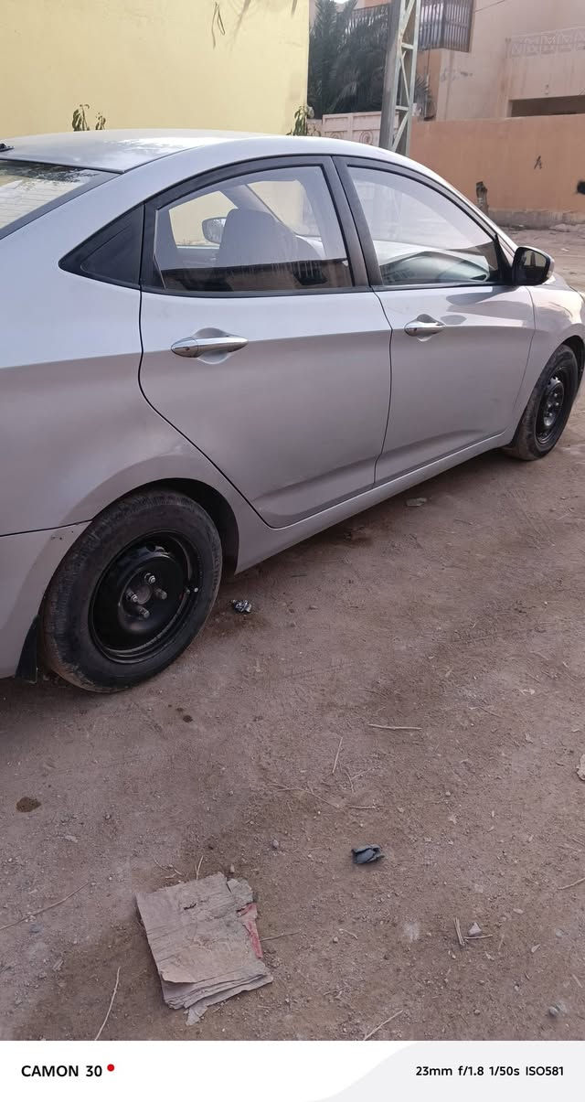 السلام عليكم من رخصة الادمن 
اكسنت موديل 2015 محرك 1400
السيارة بسمي مجدده 2029
تخم تاير= باتري جديد= الارضية جلد شاشه وكامره 
بها صبغ قليل 78 بها مجال بسيط
الشيراي يتصل على ***********
