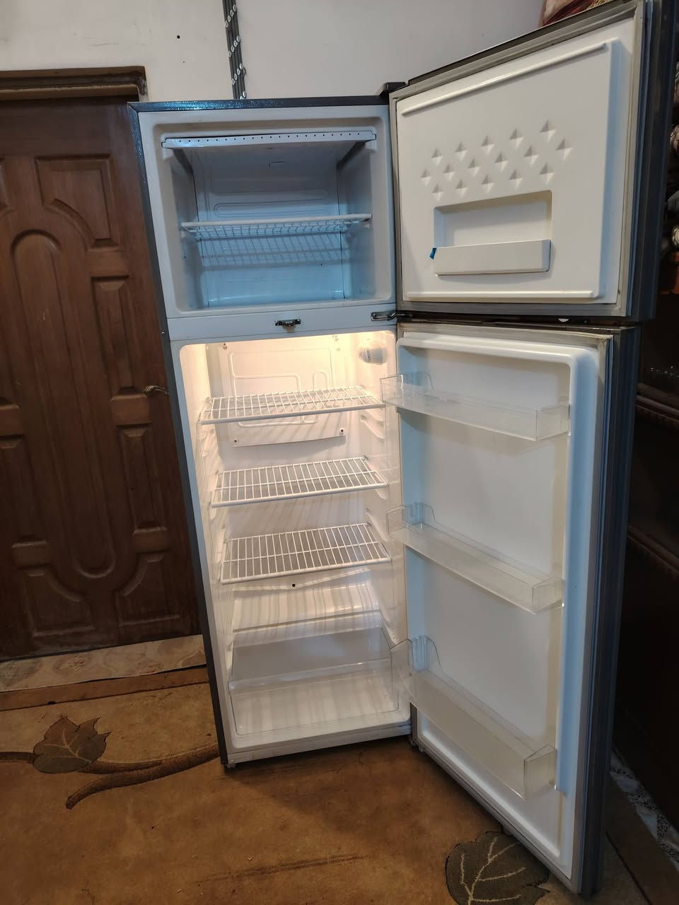 مرحبا عندي ذاني الغراض للبيع الغرفه تسكام من الثقيل سعر 550 وبيها مجال الثلاجه الكبيره 16 قدم الحافض سعر 180 والزغيره نوعيت نوال سعر 12 قدم سعر 145 شغلات عل فحص مكاني نجف شراي خاص


**إذا كنت صاحب هذا الإعلان وتريد حذفه لأي سبب، رجاءا أرسل رسالة إلى الدعم الفني**